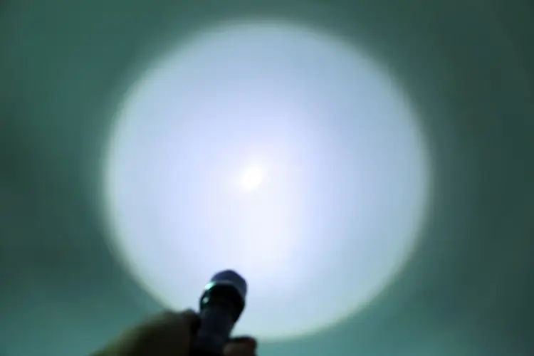 Rechargeable Aluminum Flashlight Three-Speed Zoom — feature 4