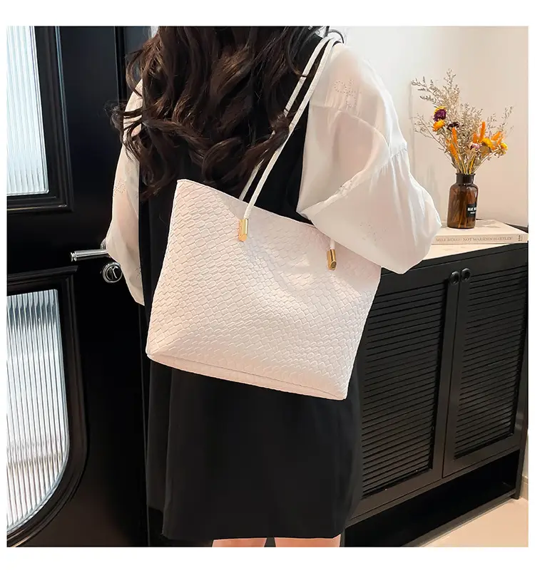 Red Woven Women's Large Commuter Shoulder Bag — feature 10