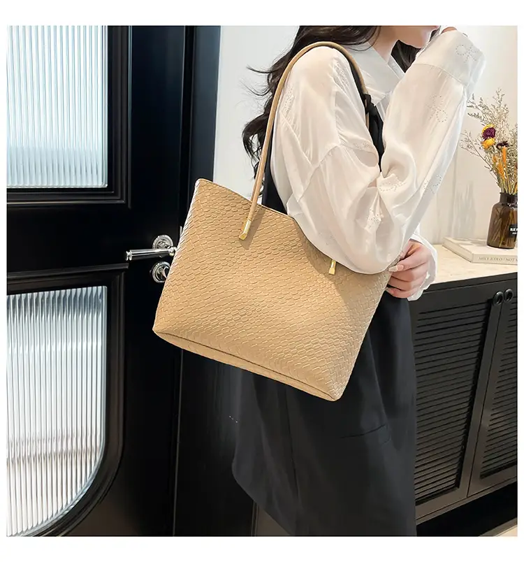 Red Woven Women's Large Commuter Shoulder Bag — feature 13