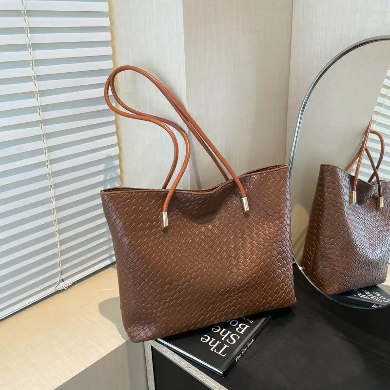Red Woven Women's Large Commuter Shoulder Bag - Image 2