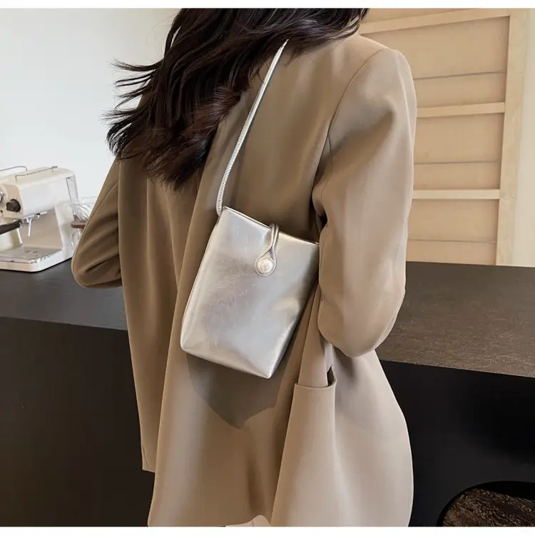 Red Mini Phone Bag for Women 2025 — feature 12