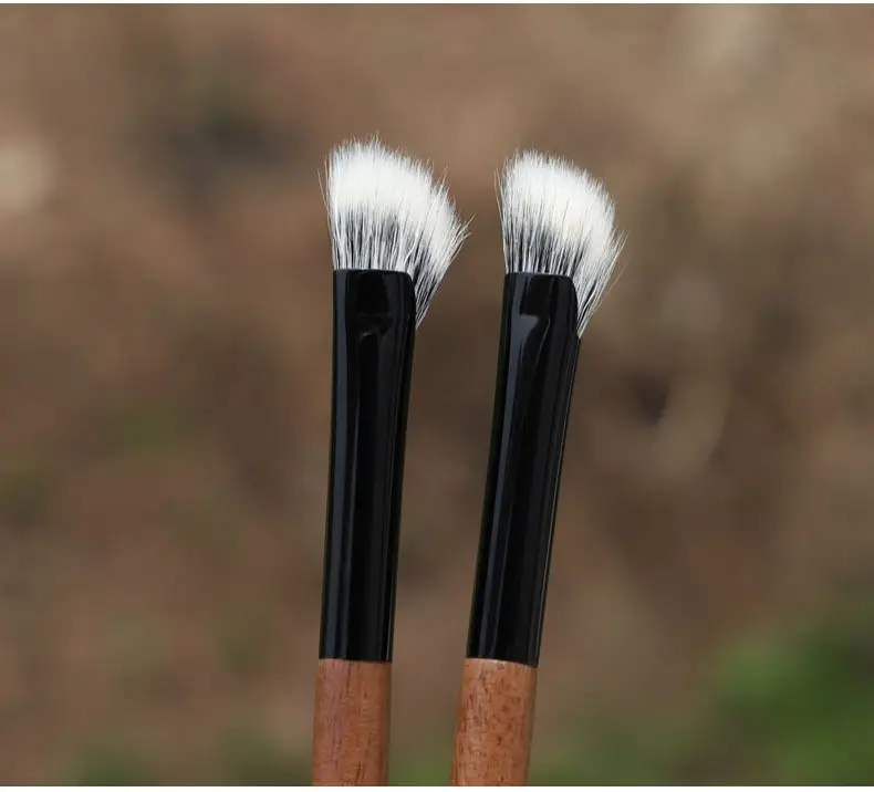 Double-layer Wool Sickle Nose Shadow Brush Walnut Handle — feature 10