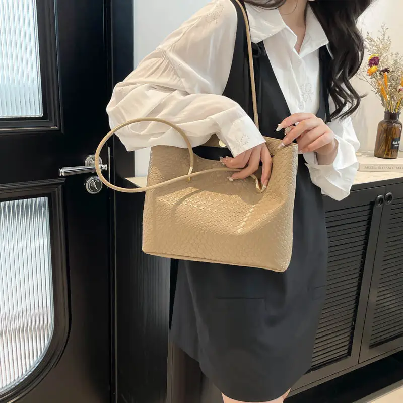 Women Textured Woven Shoulder Bag White 2025