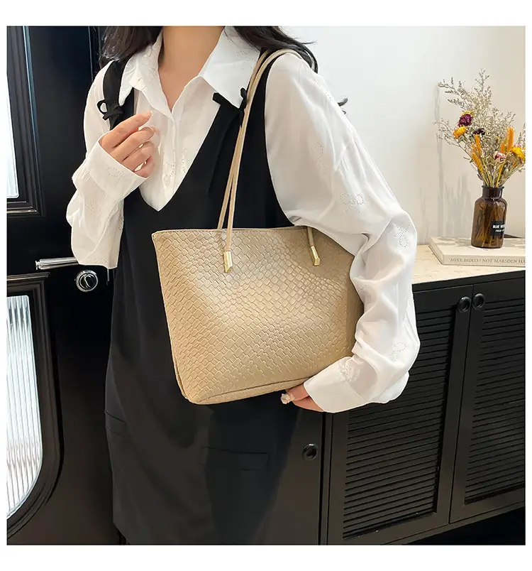 Women Textured Woven Shoulder Bag White 2025 — feature 13