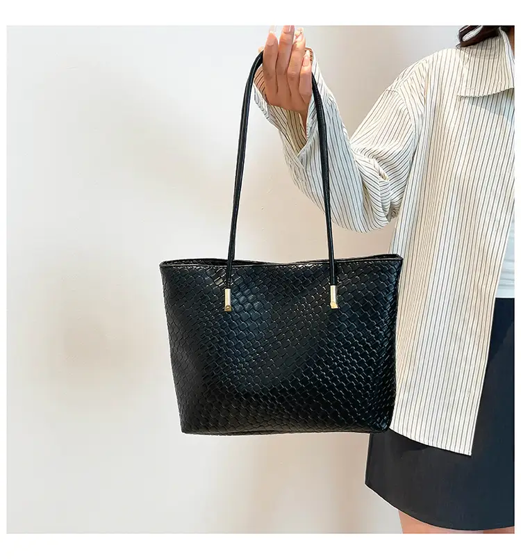 Women Textured Woven Shoulder Bag White 2025 — feature 15