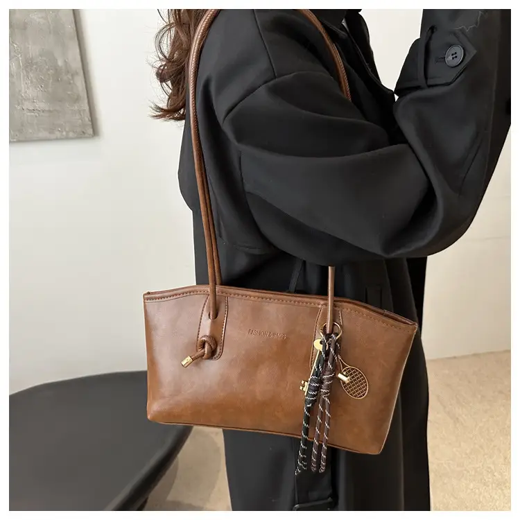 Retro Brown Leather Tote Bag for Women 2025 Spring Commute — feature 9