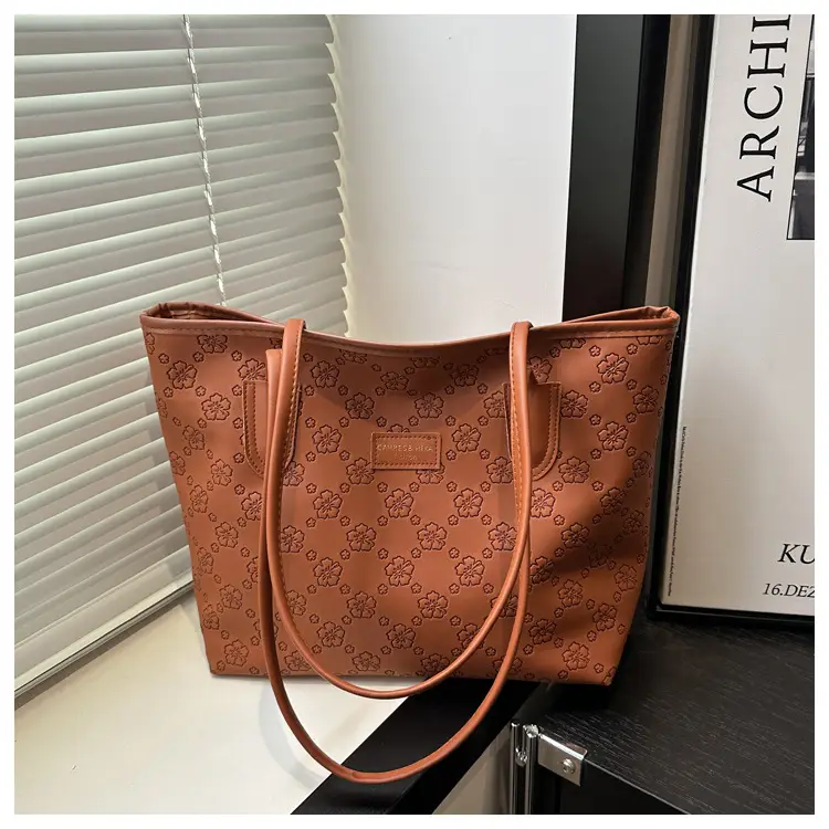 Women's Large Capacity Leather Shoulder Bag Brown 2025 — feature 9