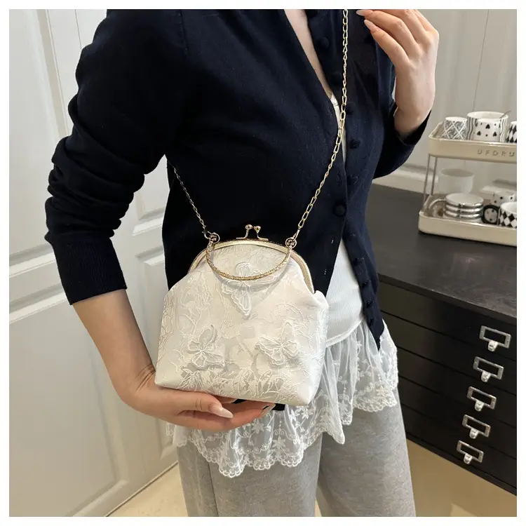 New Chinese Style Butterfly Cheongsam Bags 2025 — feature 9