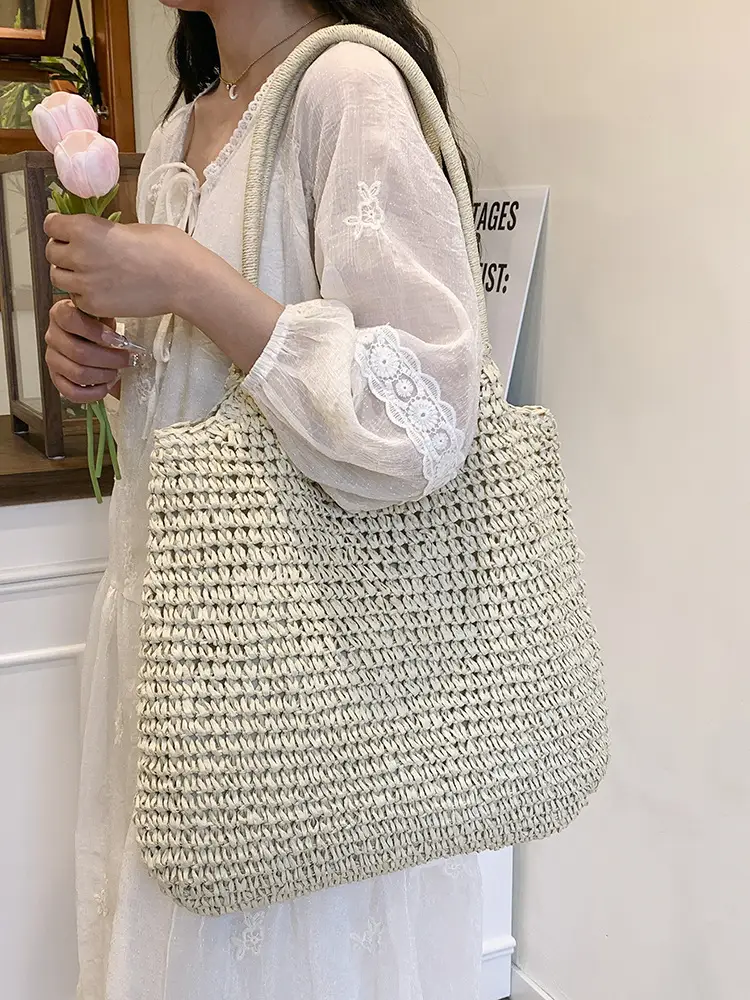 Straw Crossbody Bag Large Capacity Women's Shoulder Bag - Image 6