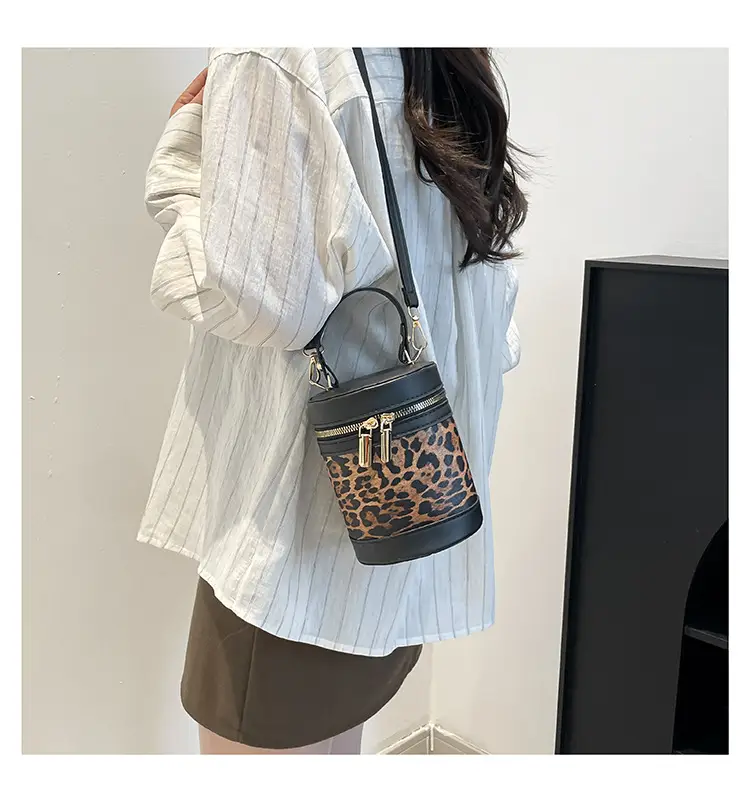 Women's Contrast Stitching Shoulder Bags 2025 Spring New — feature 16