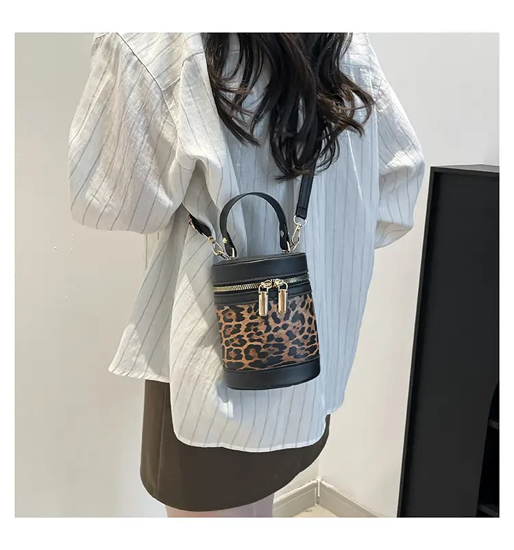 Women's Contrast Stitching Shoulder Bags 2025 Spring New — feature 17