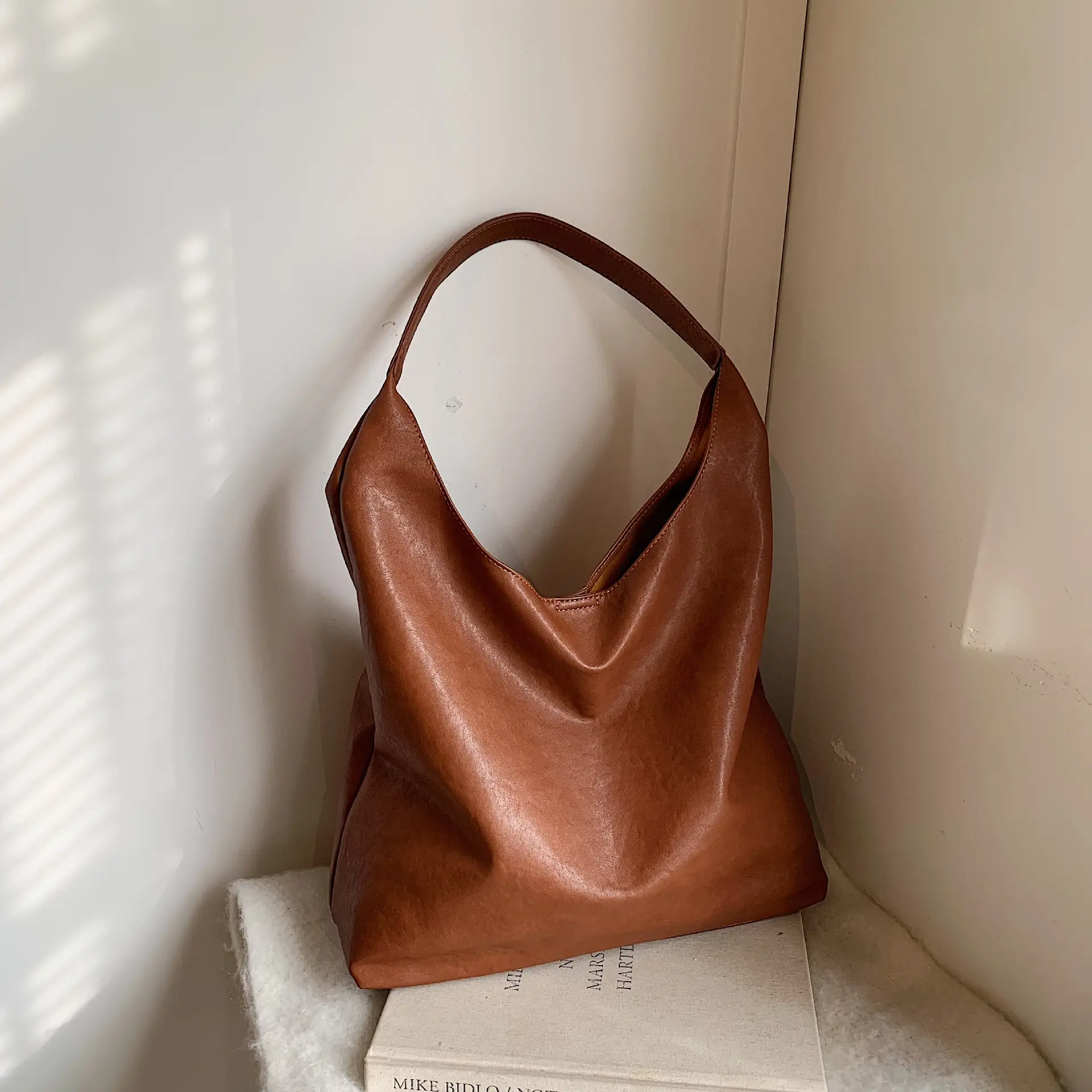 Brown Leather Tote Bag for Women Large Capacity Shoulder Bag - Image 5