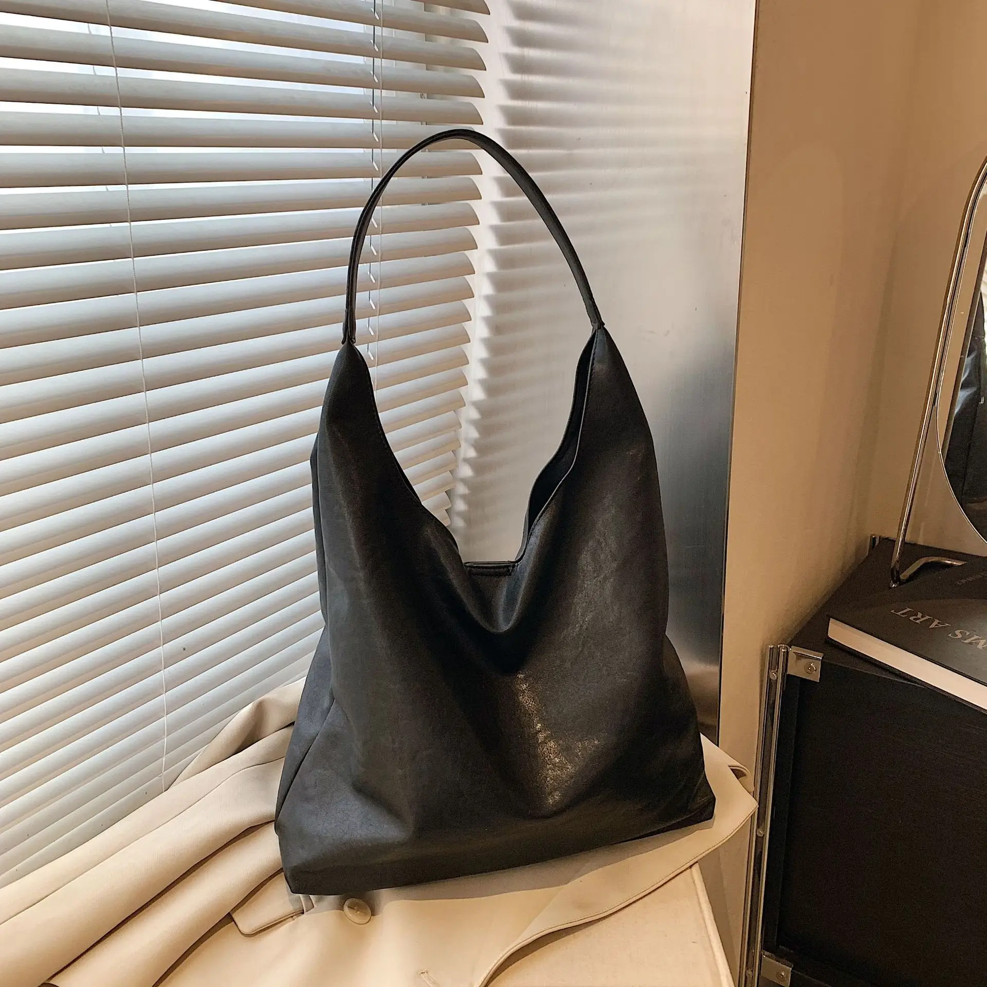 Brown Leather Tote Bag for Women Large Capacity Shoulder Bag - Image 6