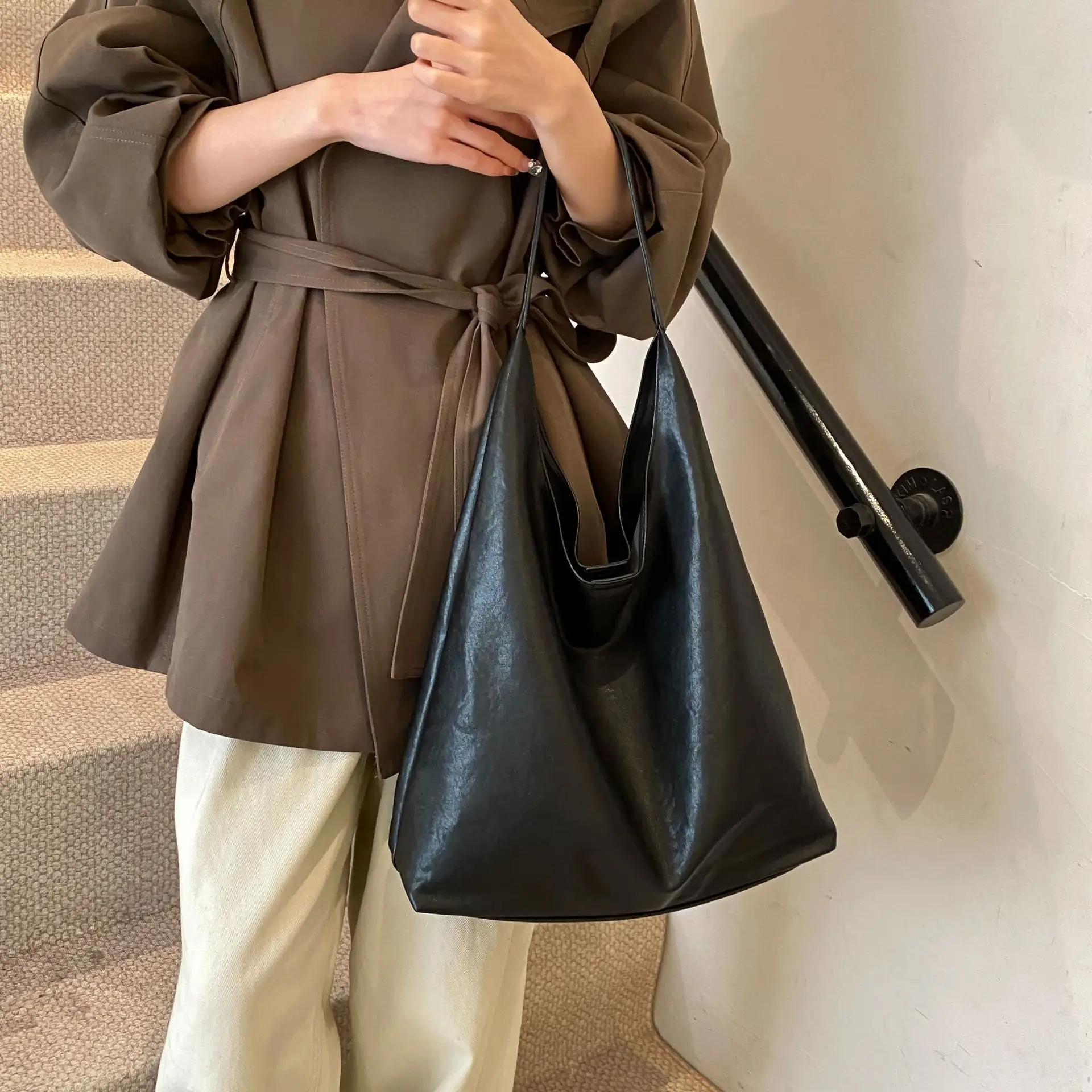 Brown Leather Tote Bag for Women Large Capacity Shoulder Bag - Image 7
