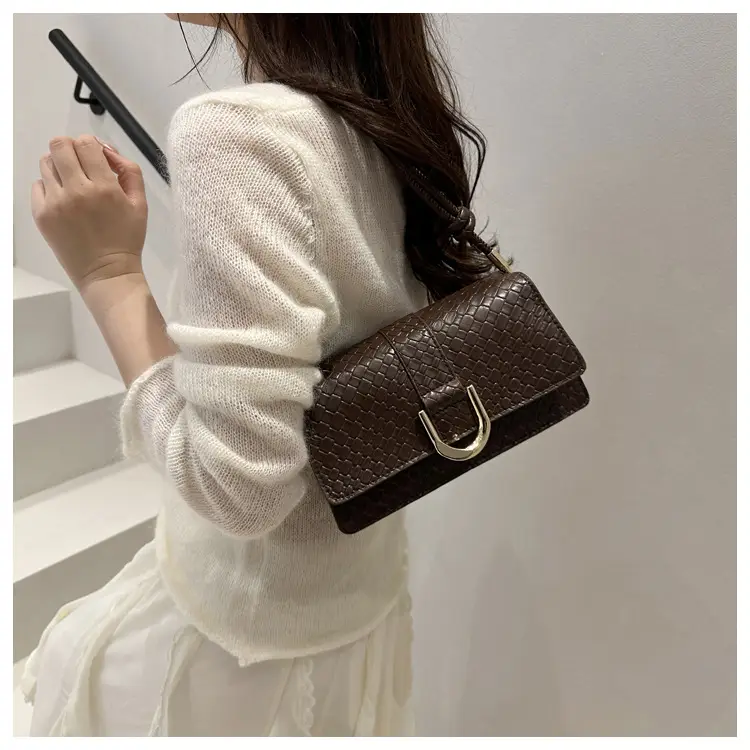 White Textured Shoulder Crossbody Bag for Women 2025 — feature 11