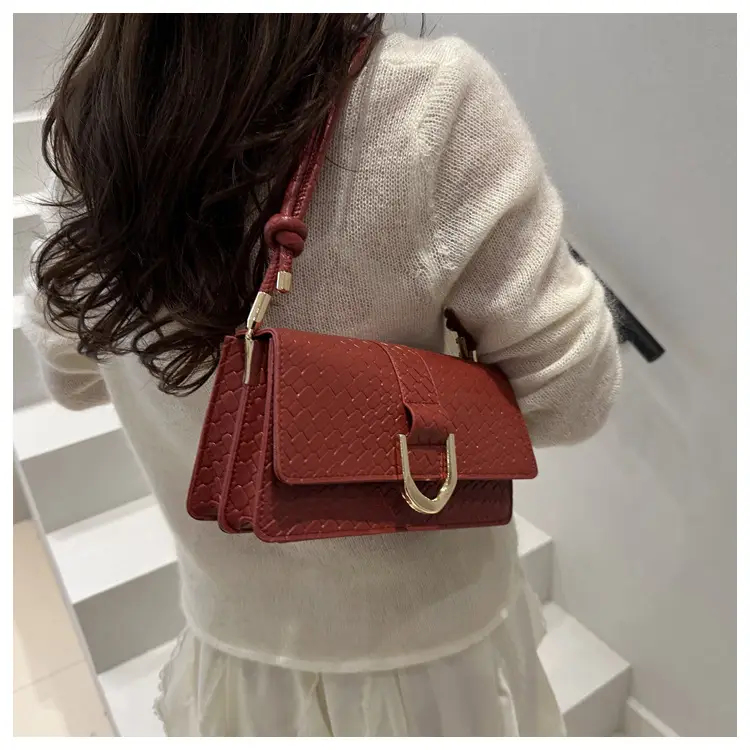 White Textured Shoulder Crossbody Bag for Women 2025 — feature 13