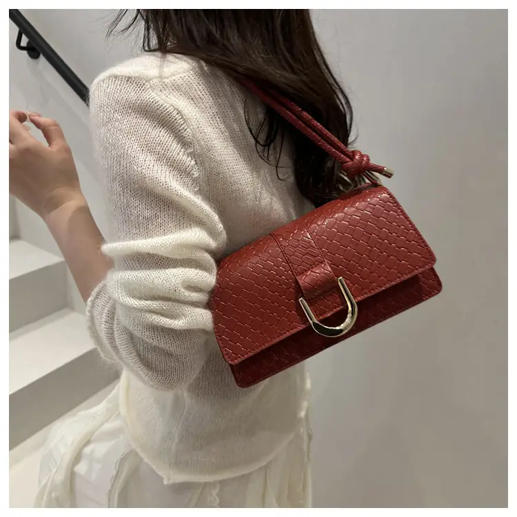 White Textured Shoulder Crossbody Bag for Women 2025 — feature 14