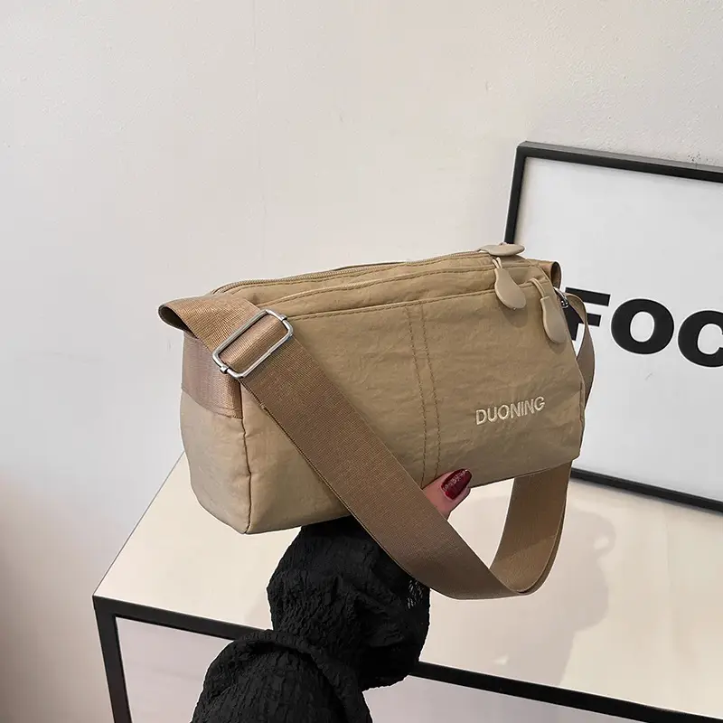 New Nylon Crossbody Bag Large Capacity Solid Color - Image 3