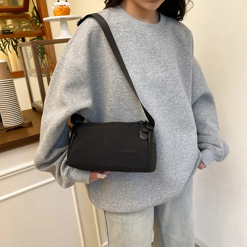 New Nylon Crossbody Bag Large Capacity Solid Color - Image 4