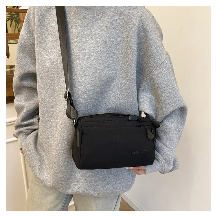 New Nylon Crossbody Bag Large Capacity Solid Color — feature 13