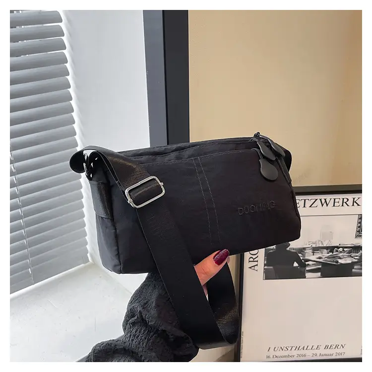 New Nylon Crossbody Bag Large Capacity Solid Color — feature 18
