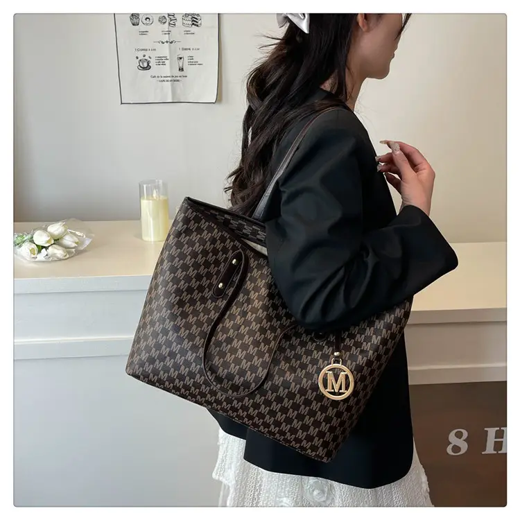 Women Large Capacity Printed Shoulder Bag 2025 Spring Summer — feature 28