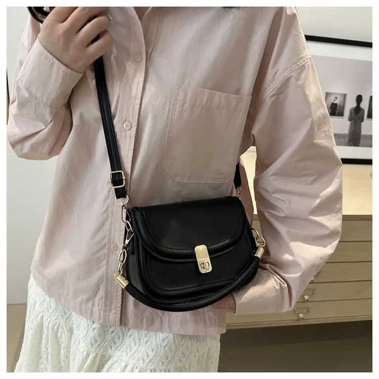 Red Korean Style Square Bag for Women 2025 — feature 10
