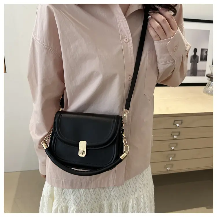 Red Korean Style Square Bag for Women 2025 — feature 11