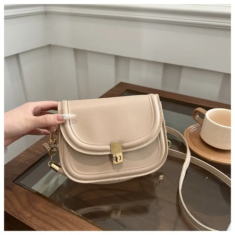 Red Korean Style Square Bag for Women 2025 — feature 15