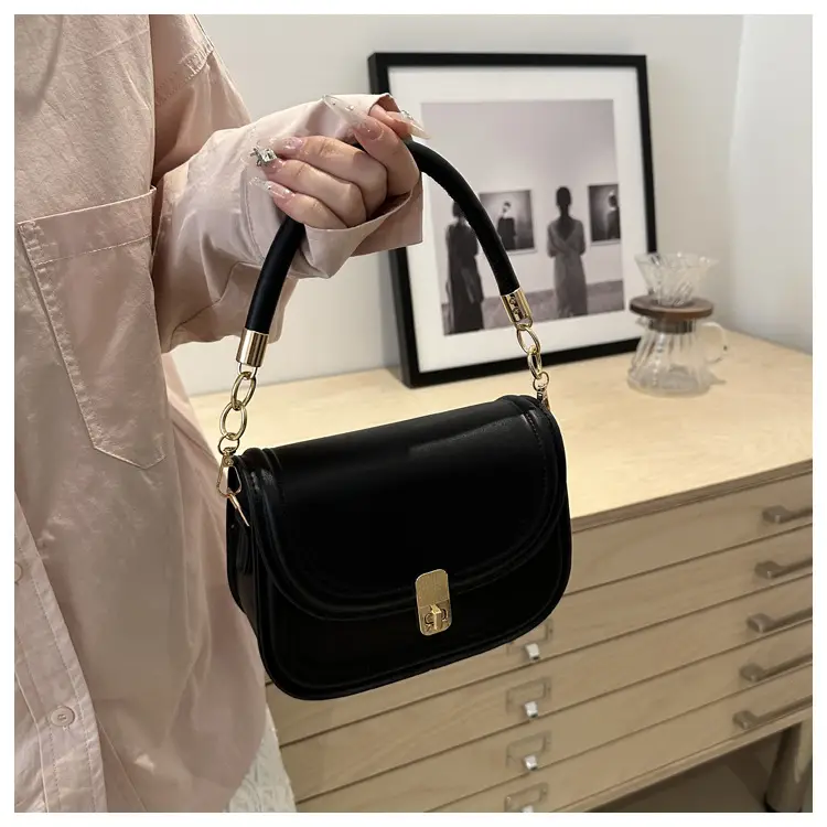 Red Korean Style Square Bag for Women 2025 — feature 9