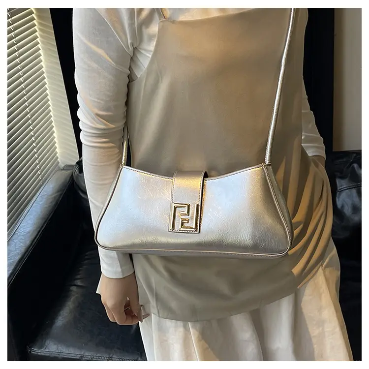White F-Hook Shoulder Bag for Women 2025 — feature 12