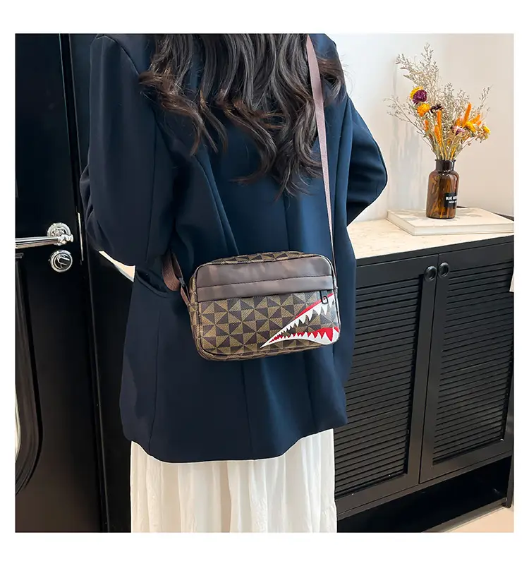 2025 Spring Shoulder Bag with Retro Print & Mobile Cover — feature 14