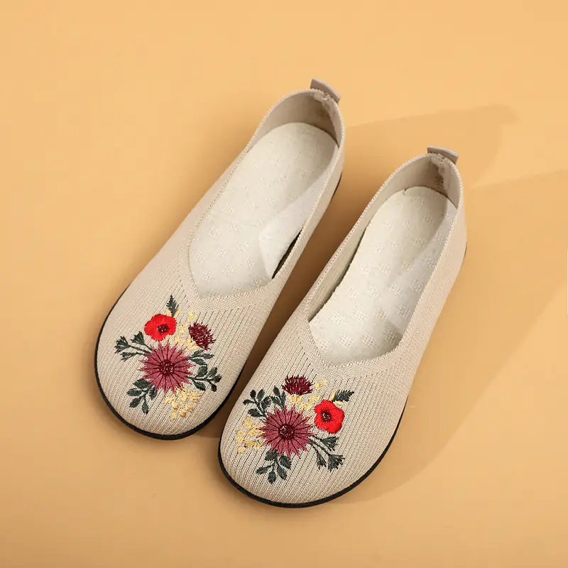New Spring and Autumn Old Beijing Cloth Shoes Women's Single Shoes Non-slip Soft Sole Comfortable Middle-aged and Elderly Embroidered Fly-woven Breathable Single Shoes
