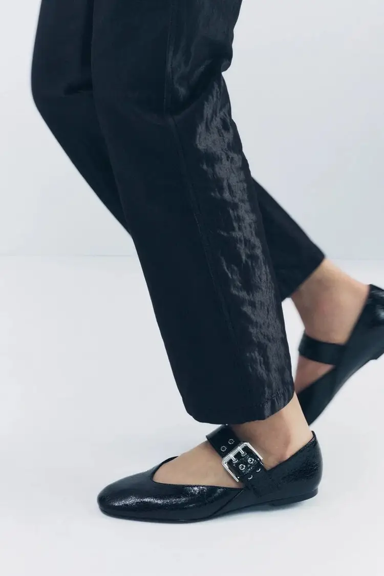 2026 New Black Strap Buckle Mary Jane Style Flat Ballet Shoes for Women with Round Toe and Shallow Mouth - Image 2