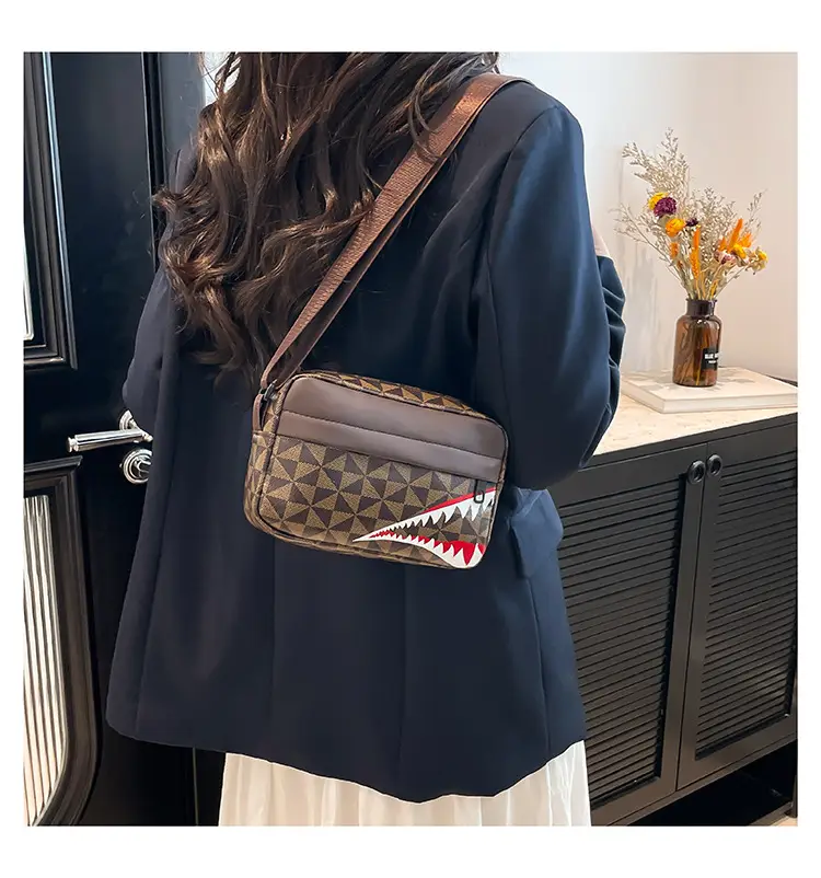 2025 Women's Black Geometric Crossbody Bag with Mobile Phone Holder — feature 12