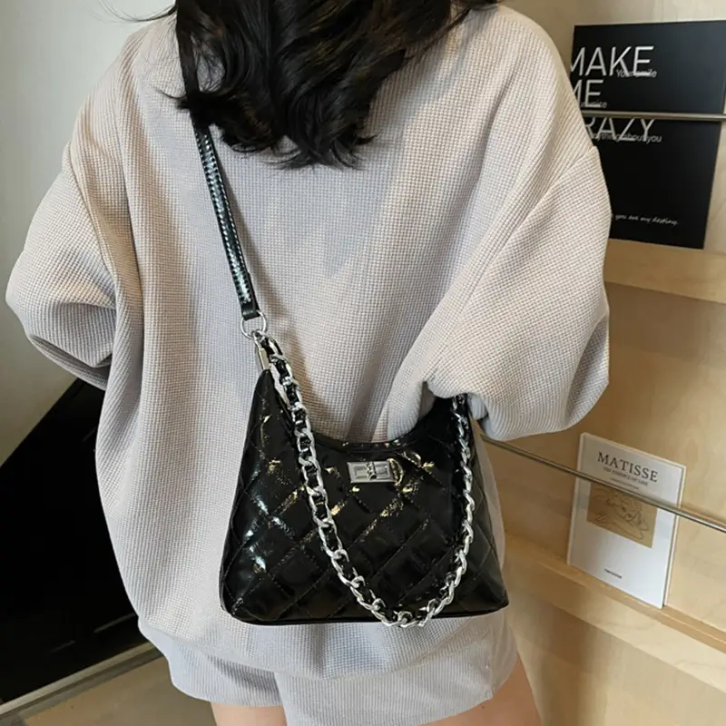 Retro Quilted Chain Bucket Bag for Women - Image 8