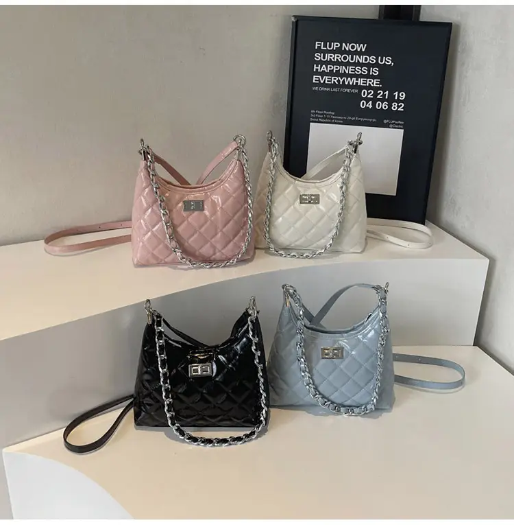 Retro Quilted Chain Bucket Bag for Women — feature 13