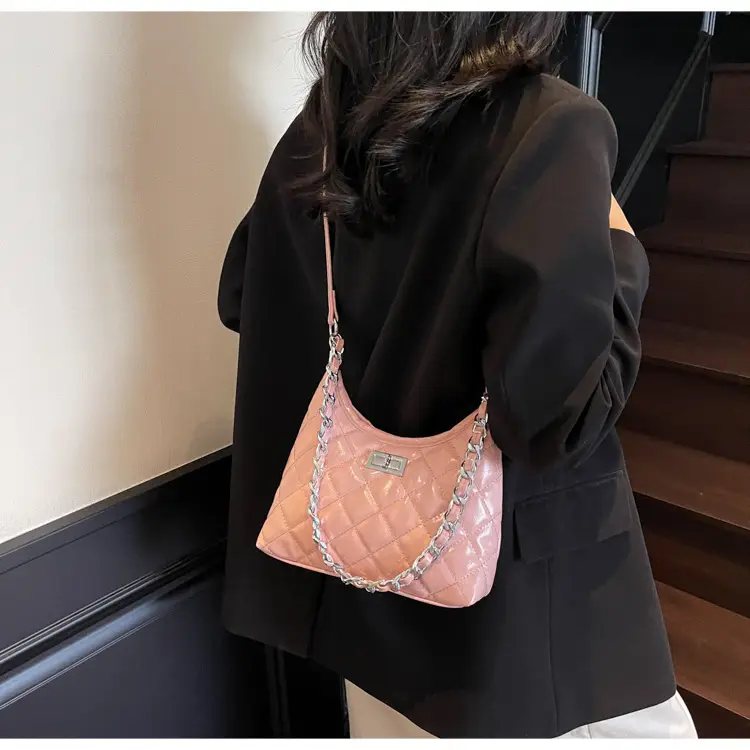 Retro Quilted Chain Bucket Bag for Women — feature 14