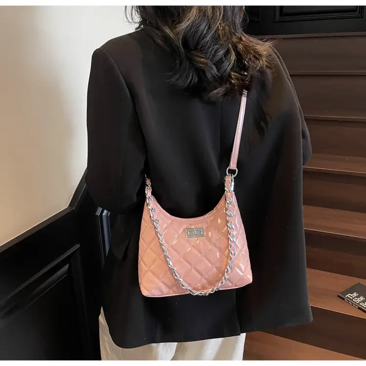 Retro Quilted Chain Bucket Bag for Women — feature 15