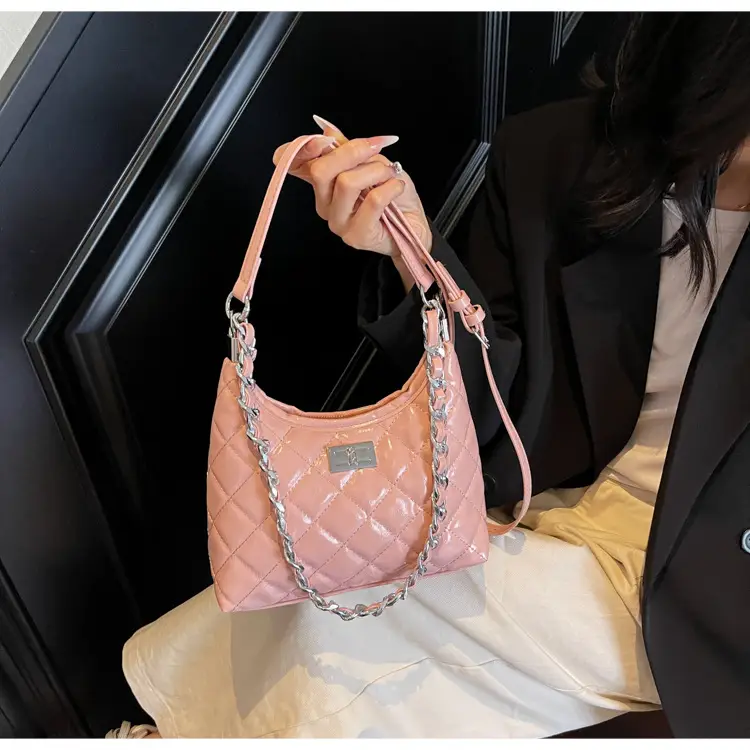 Retro Quilted Chain Bucket Bag for Women — feature 19