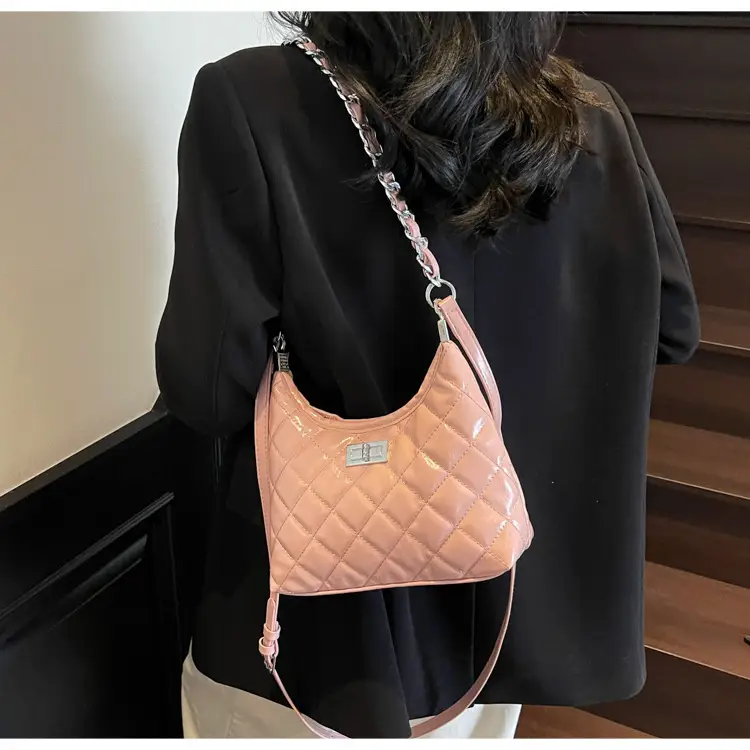 Retro Quilted Chain Bucket Bag for Women — feature 20
