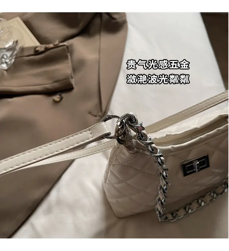 Retro Quilted Chain Bucket Bag for Women — feature 4