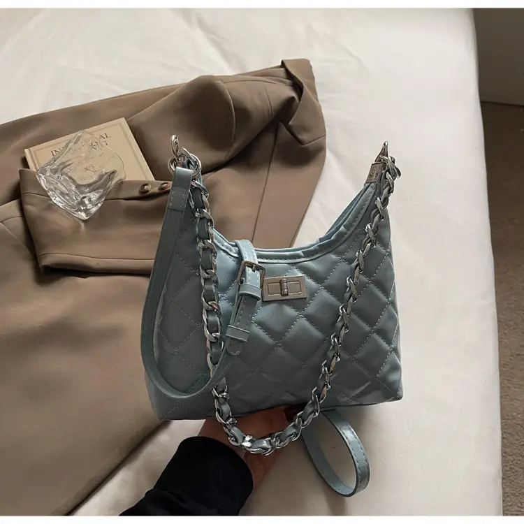 Retro Quilted Chain Bucket Bag for Women - Image 4
