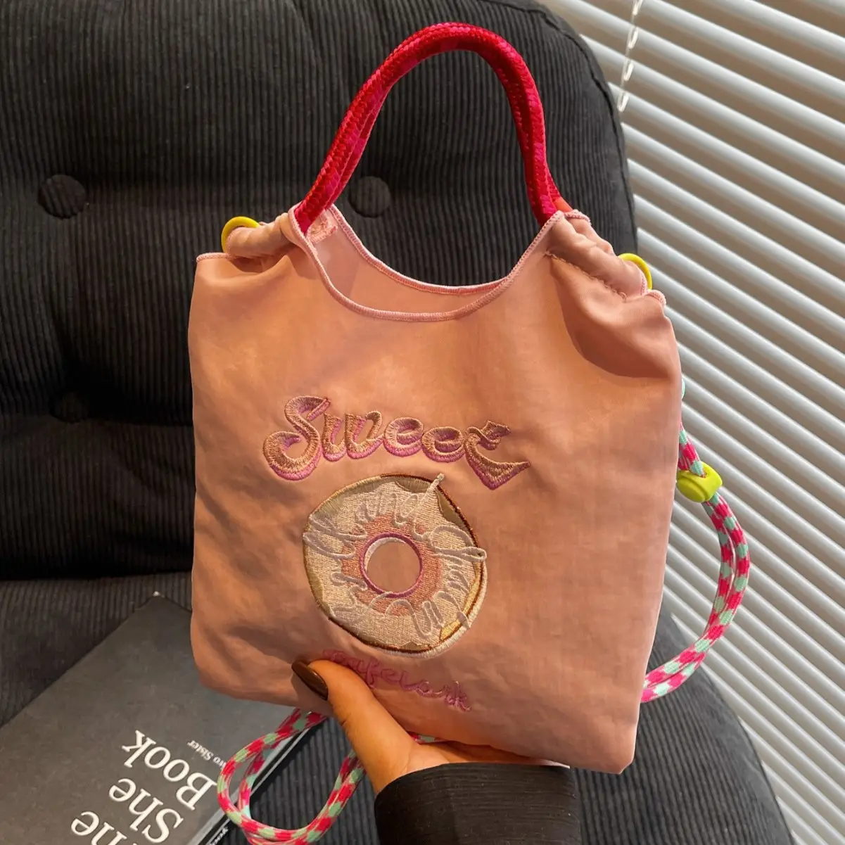 Green Straw Donut Shoulder Bag for Women 2025 — feature 24