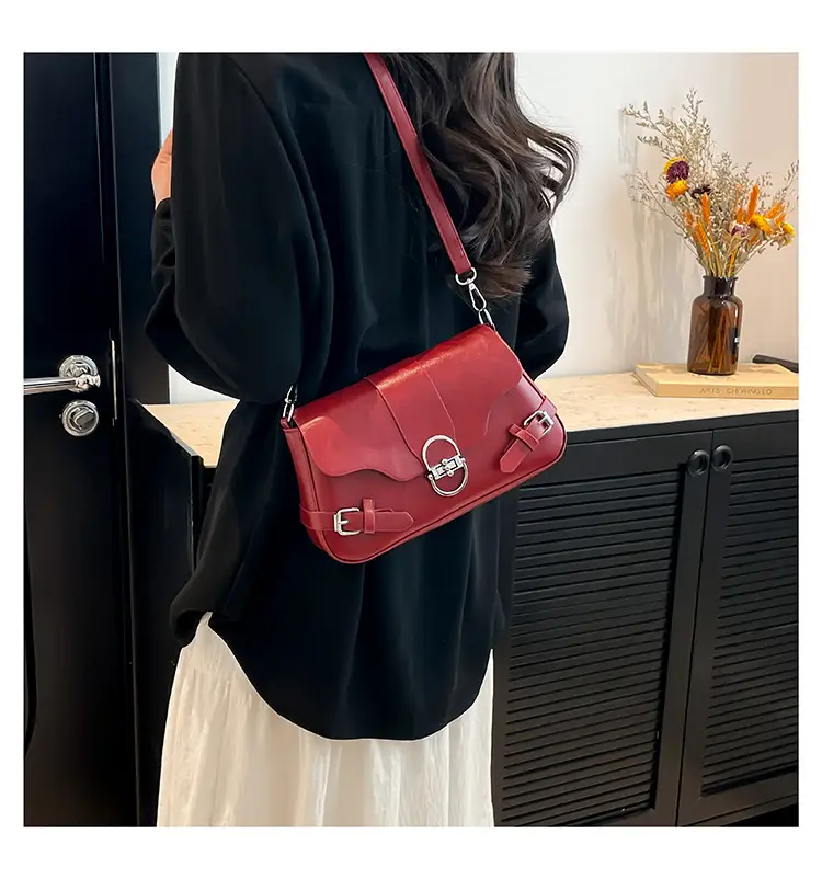 Women's Retro Chain Crossbody Bag 2025 Summer — feature 10