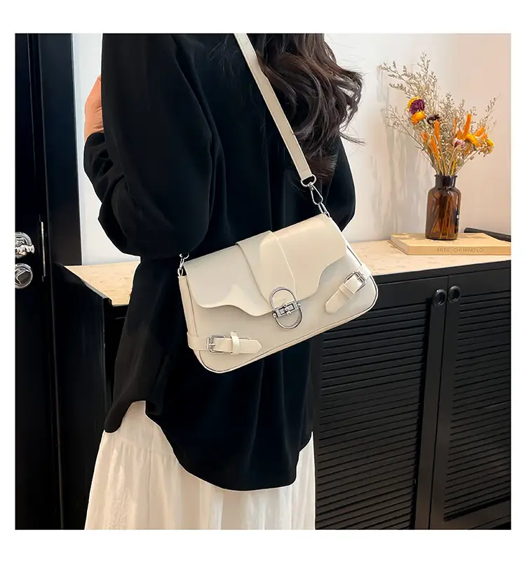 Women's Retro Chain Crossbody Bag 2025 Summer — feature 15