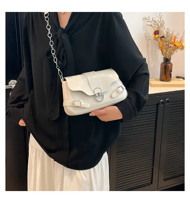 Women's Retro Chain Crossbody Bag 2025 Summer — feature 16