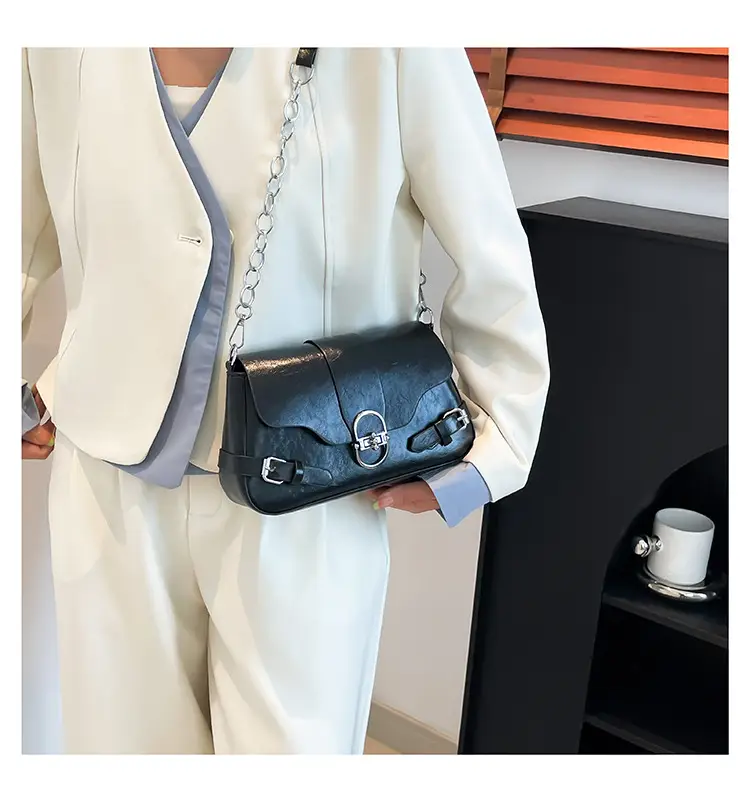 Women's Retro Chain Crossbody Bag 2025 Summer — feature 19
