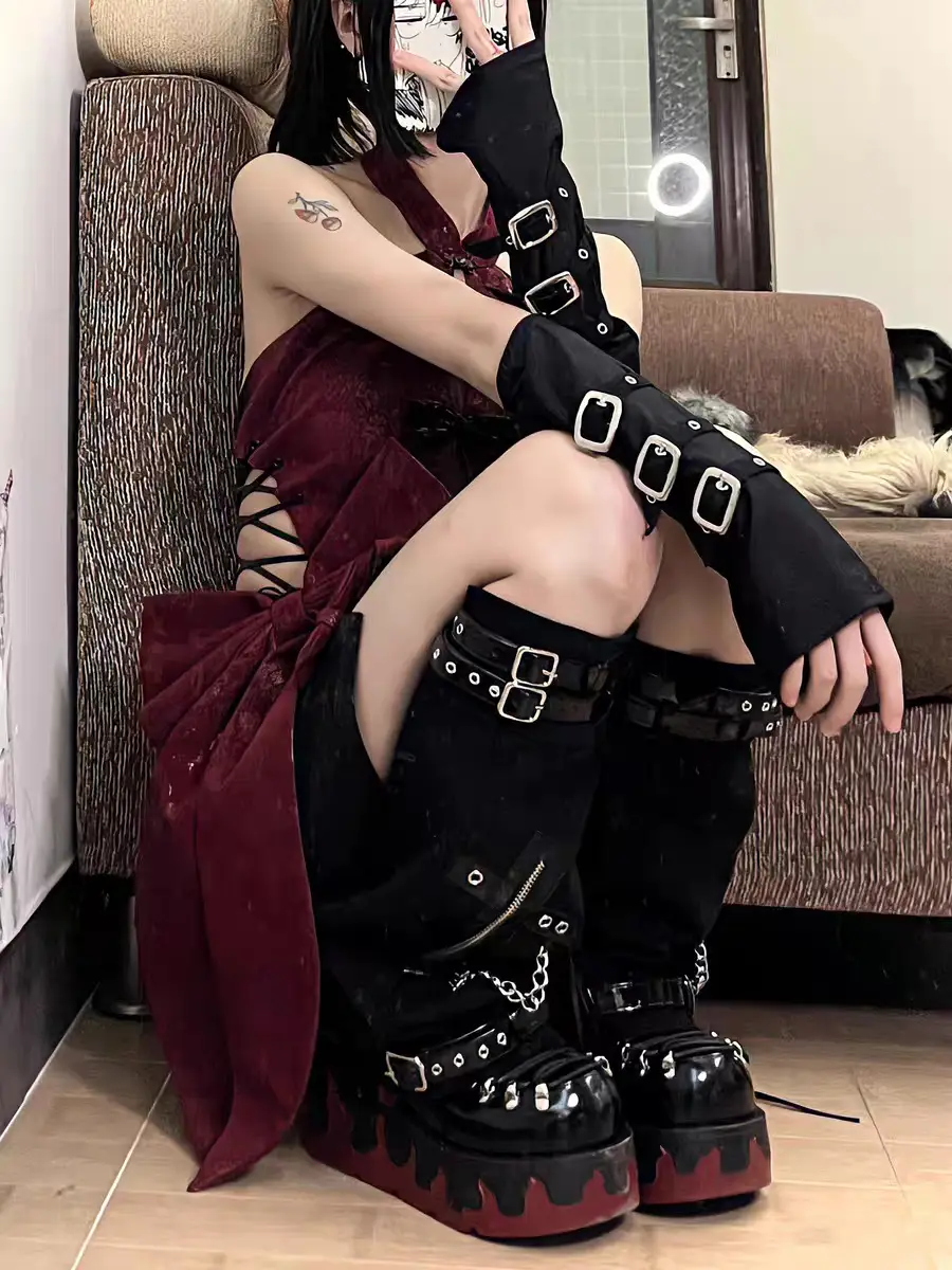 Black Cross Chain Leggings with Buckle Detail for Spice Girls — feature 2
