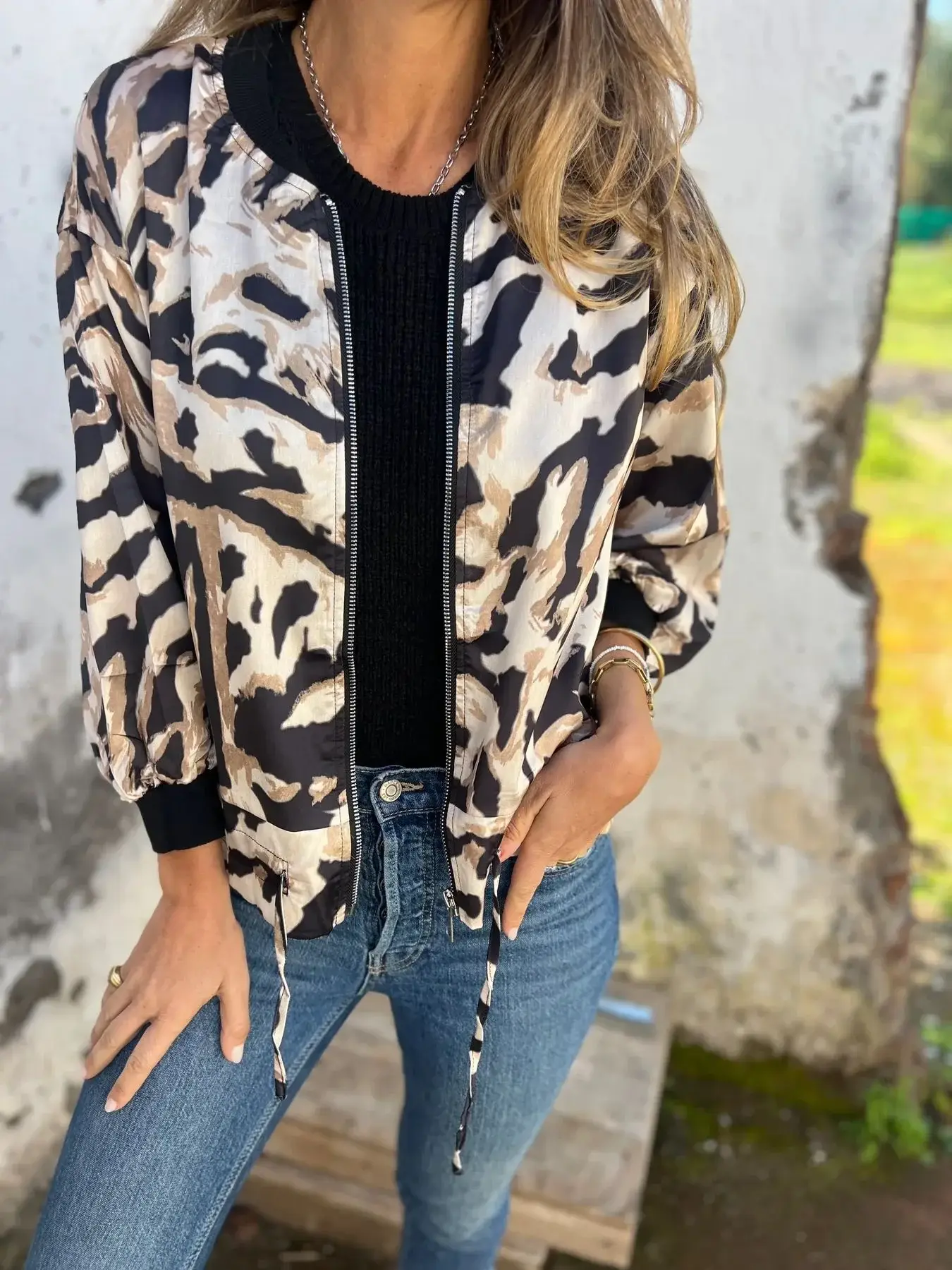 Women's Bomber Jacket Black White Print Zipper Autumn Wear — feature 4